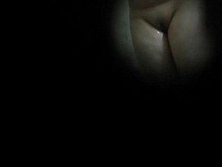 Desi Breast-feed Pussy intipan semasa mandi