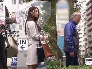 これらの大きなはつらつと日本のおっぱいは驚くほどセクシーです