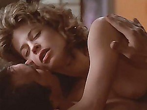 Linda Hamilton Seksi Telanjang dalam Adegan Panas