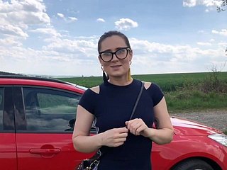 Amateur Intercourse Xozilla Pornofilms Meisje stopt haar automobile voor liefde met een sponger Part1