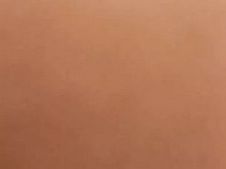 Mollige Chinese oma maakt zich klaar om te neuken
