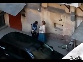 뒤로 골목길에서 OmaFotzE 아마추어 할머니 섹스