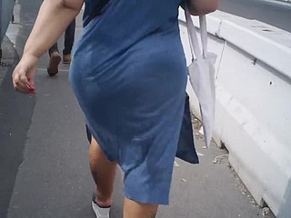 ass arabe bleu candides dans icy rue.